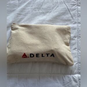Delta overnight travel essentials in a cream canvas zip pouch. New!